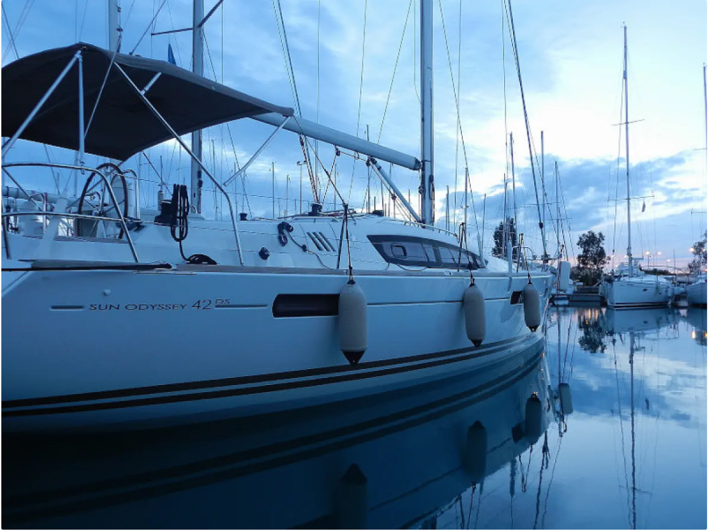 Sailing yacht 