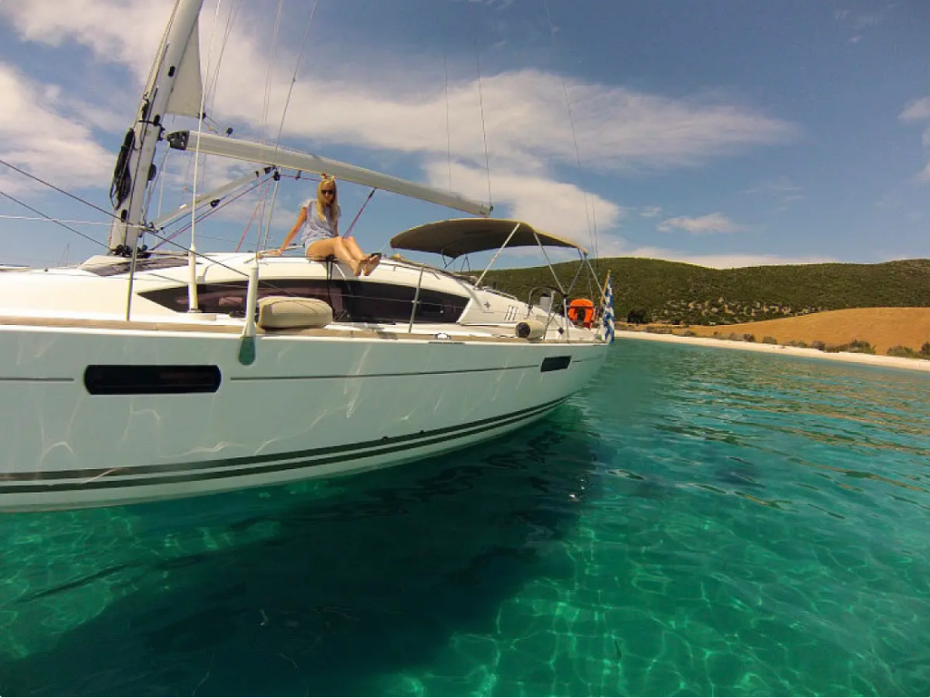 Sailing yacht 