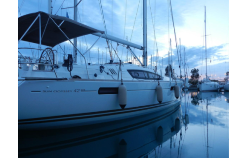 Sailing yacht 