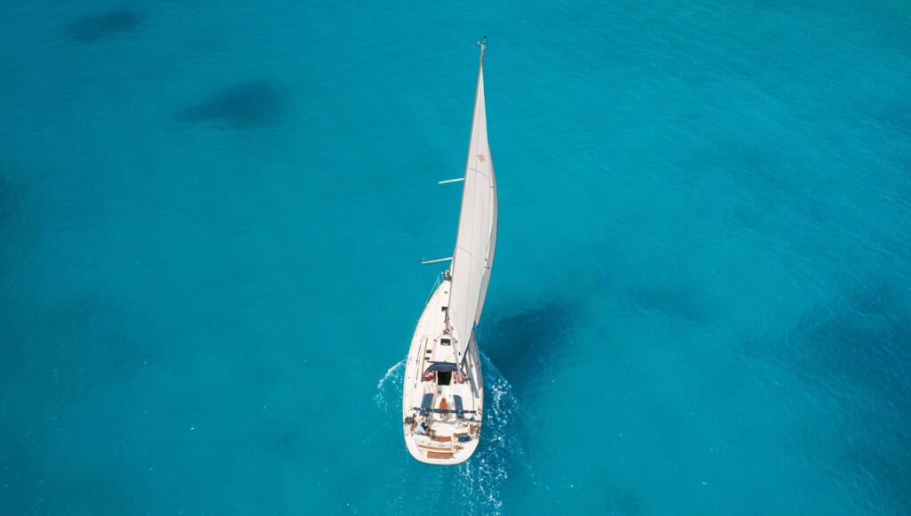 Sailing yacht 