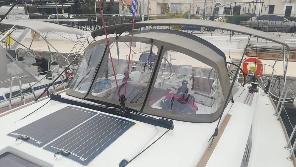 Sailing yacht 