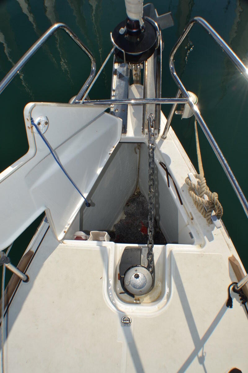Sailing yacht 