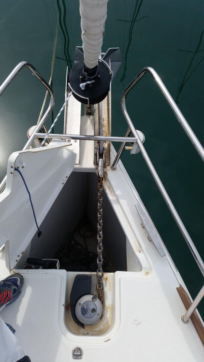 Sailing yacht 