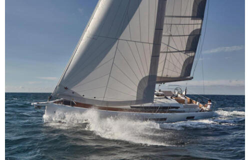 Sailing yacht 