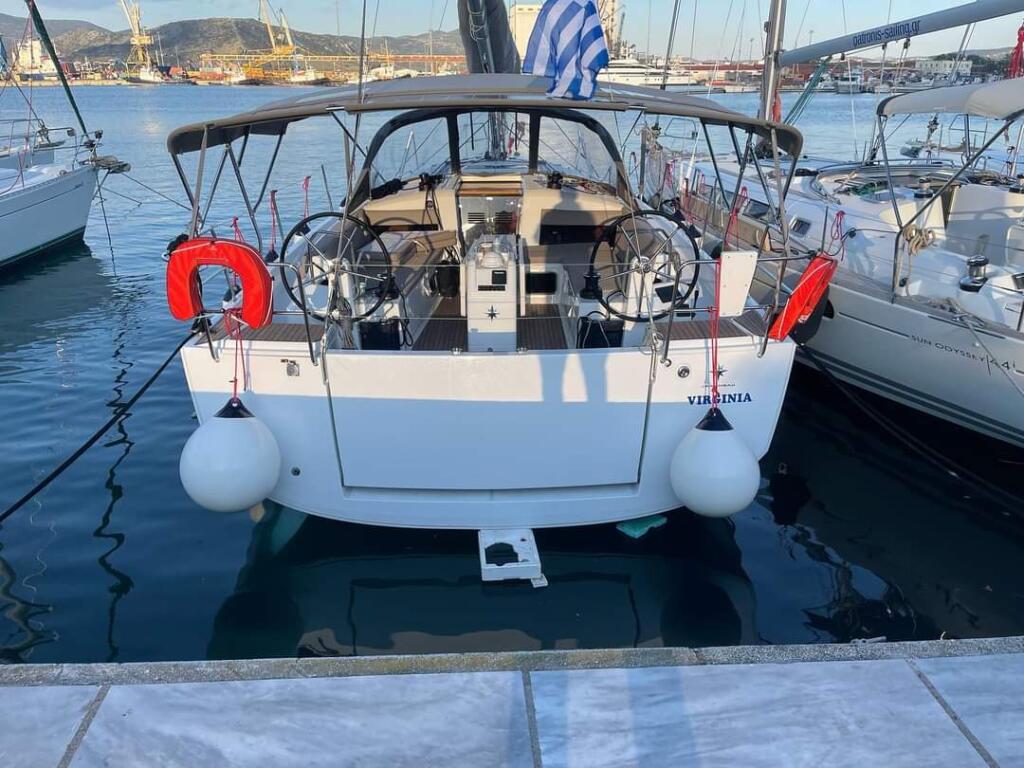 Sailing yacht 