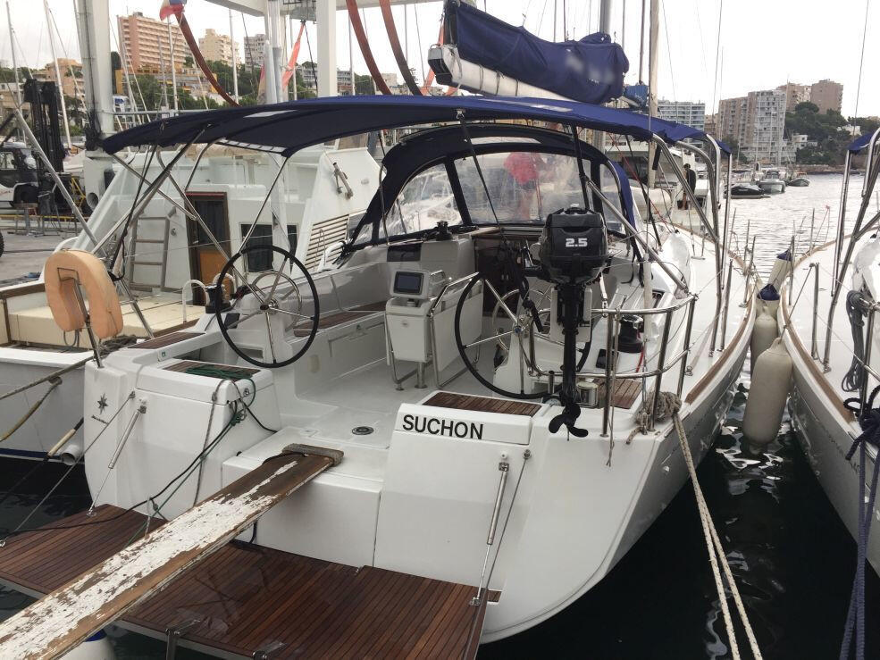 Sailing yacht 