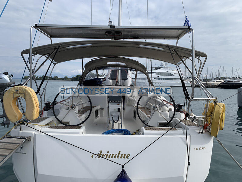 Sailing yacht 