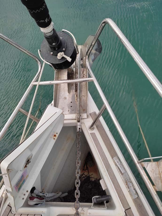 Sailing yacht 