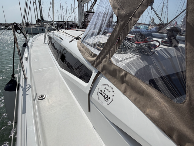 Sailing yacht 