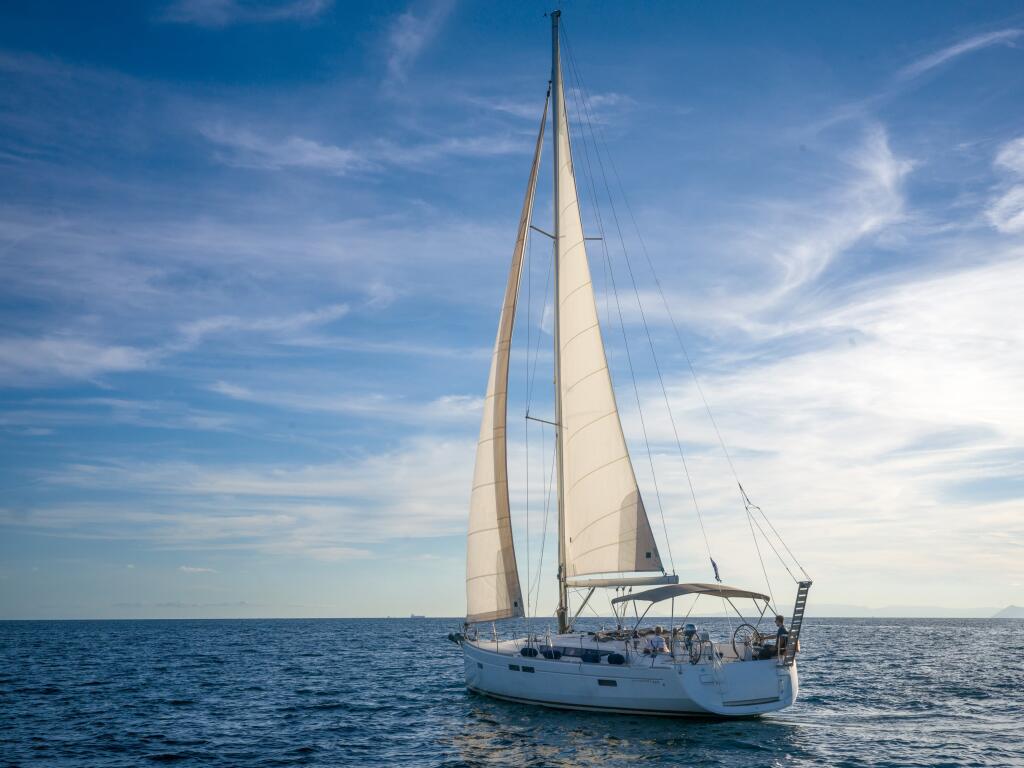 Sailing yacht 