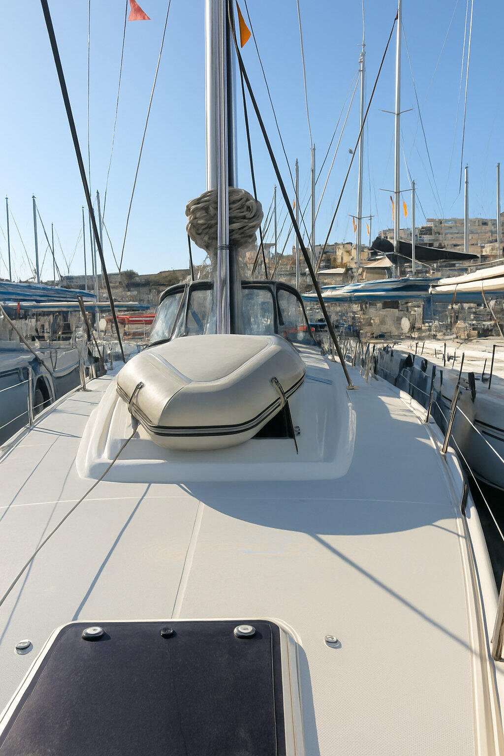 Sailing yacht 