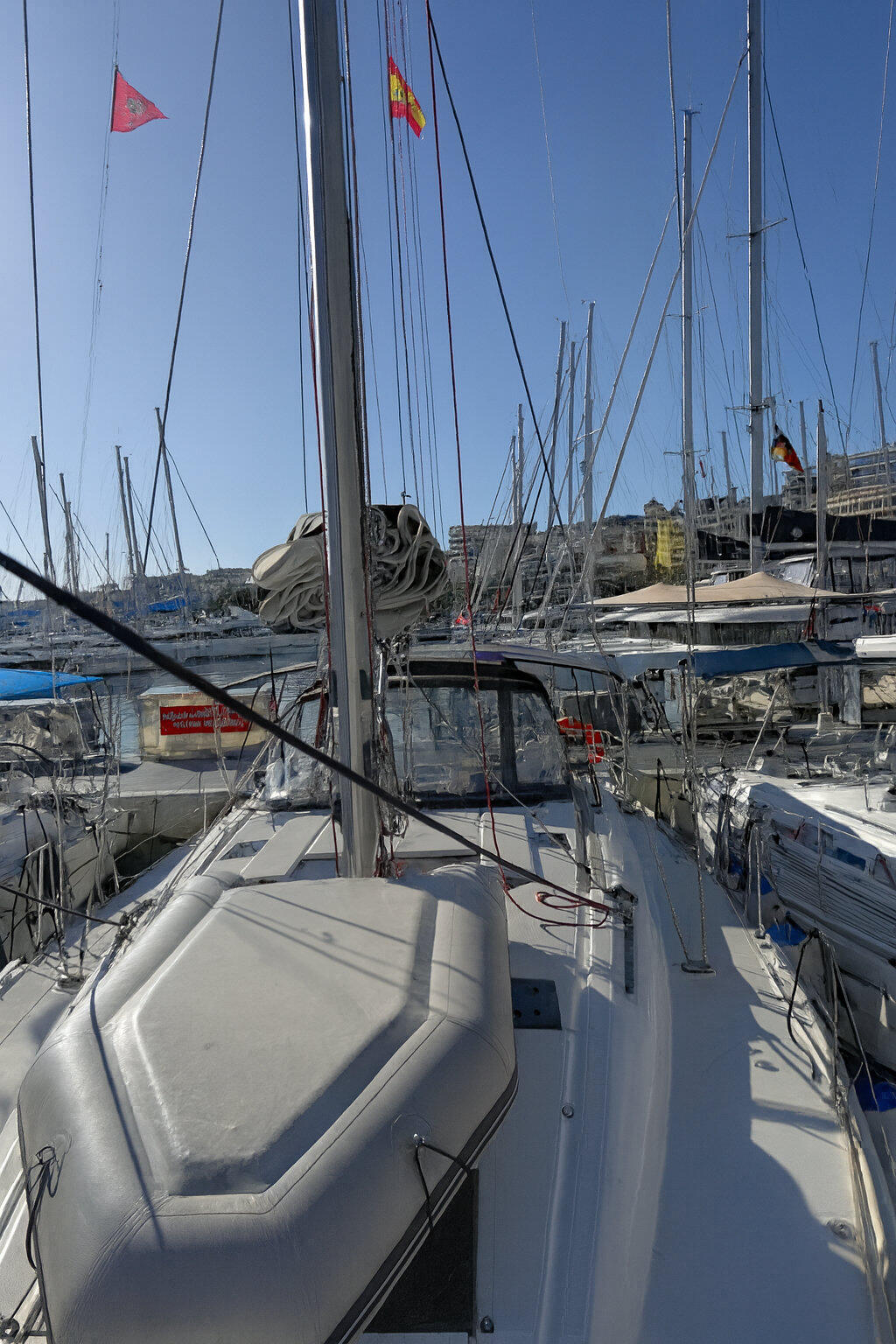 Sailing yacht 