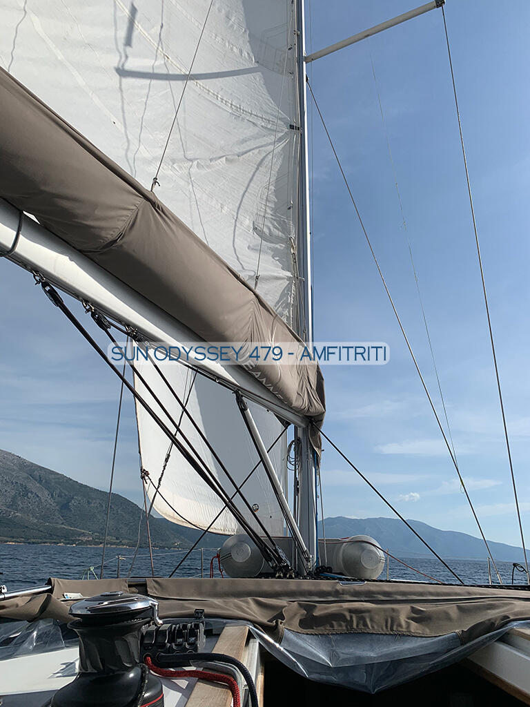 Sailing yacht 