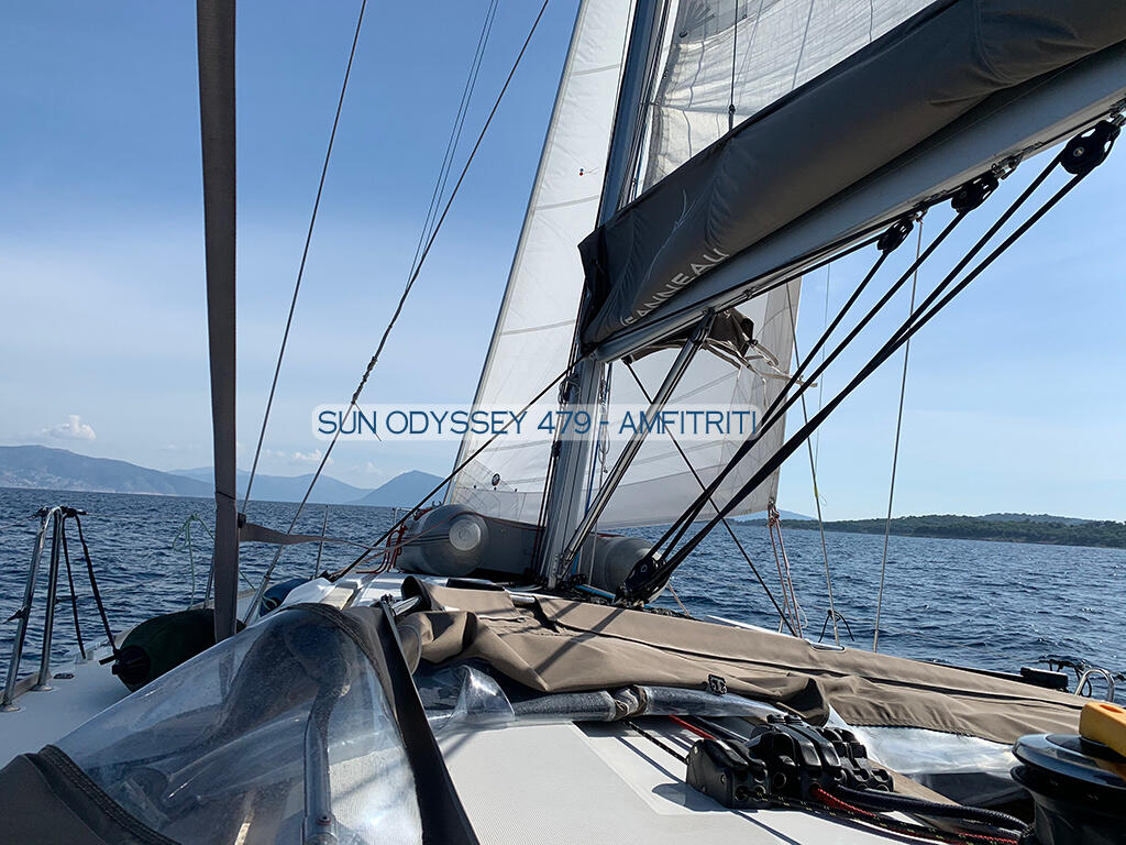 Sailing yacht 