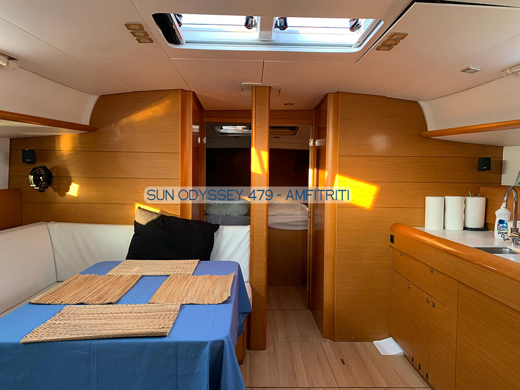 Sailing yacht 
