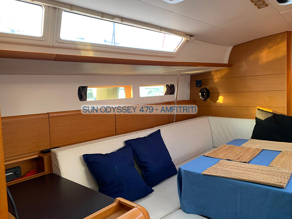 Sailing yacht 
