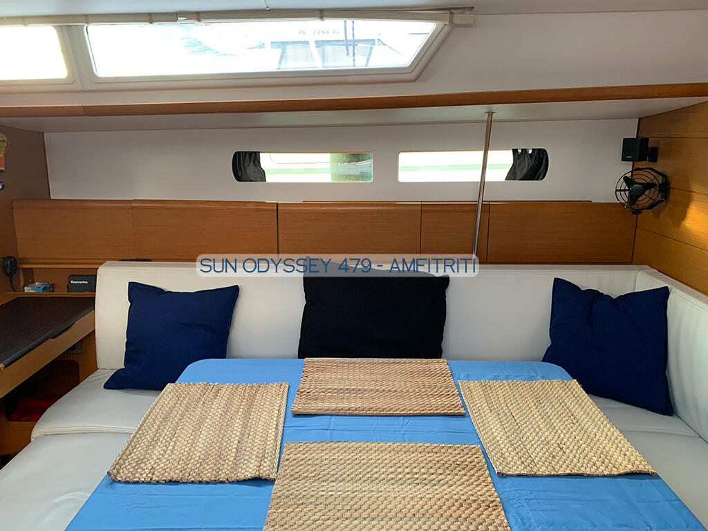 Sailing yacht 