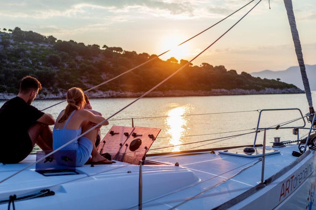 Sailing yacht 