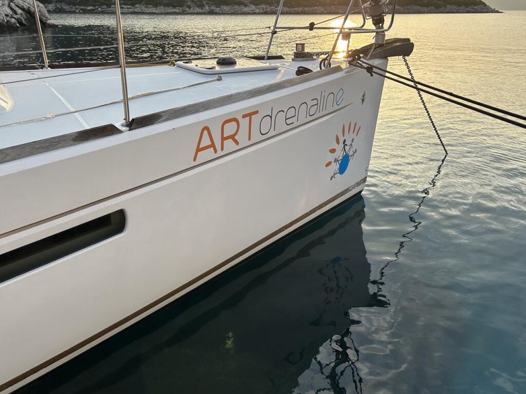 Sailing yacht 