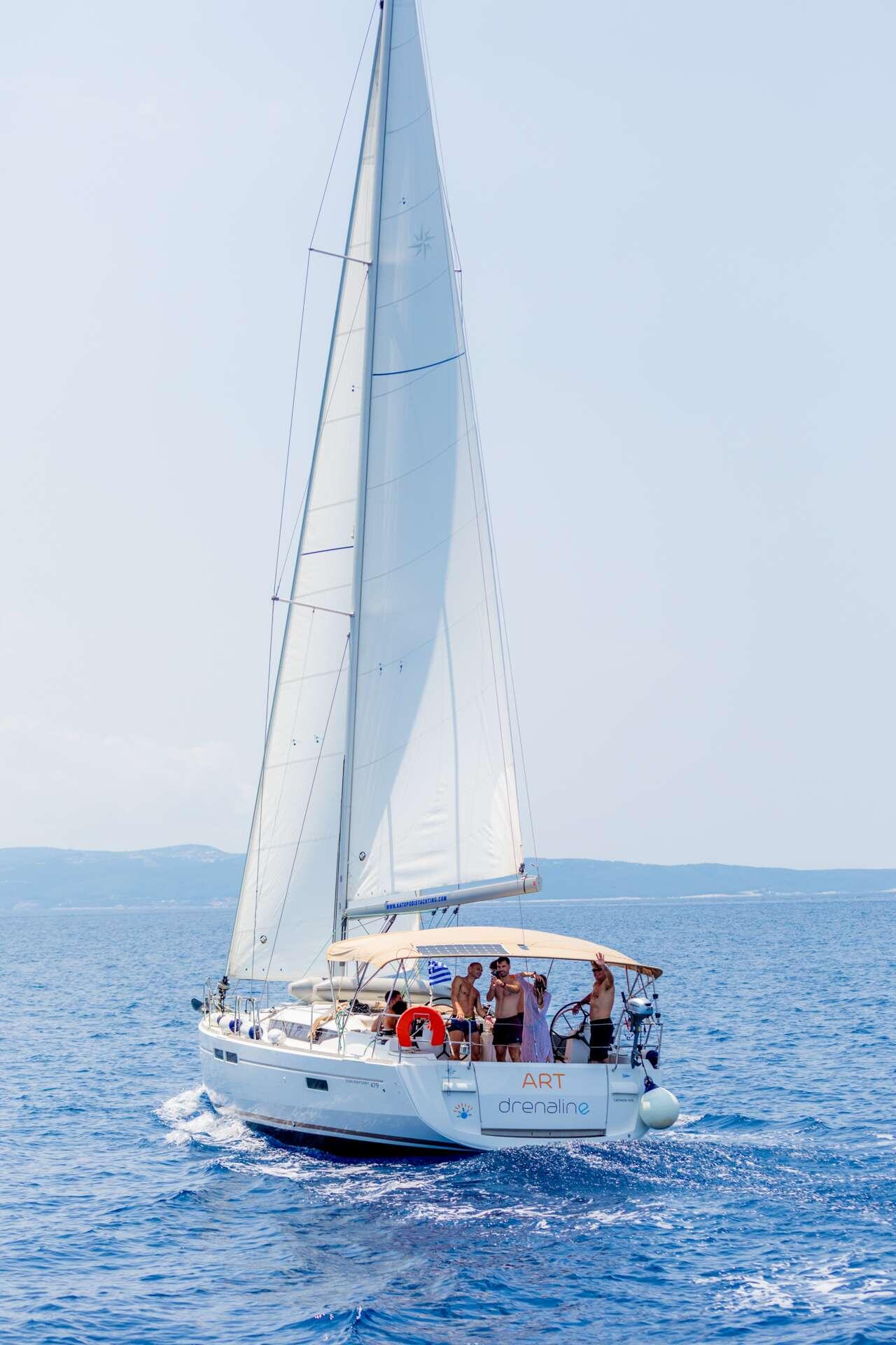 Sailing yacht 