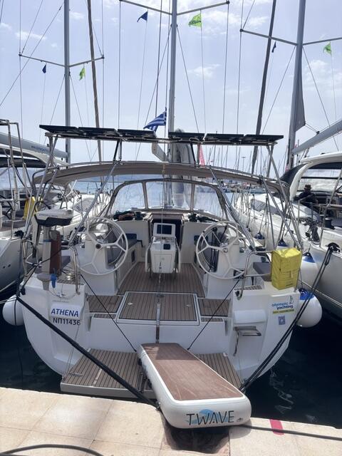 Sailing yacht 
