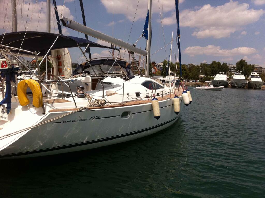Sailing yacht 
