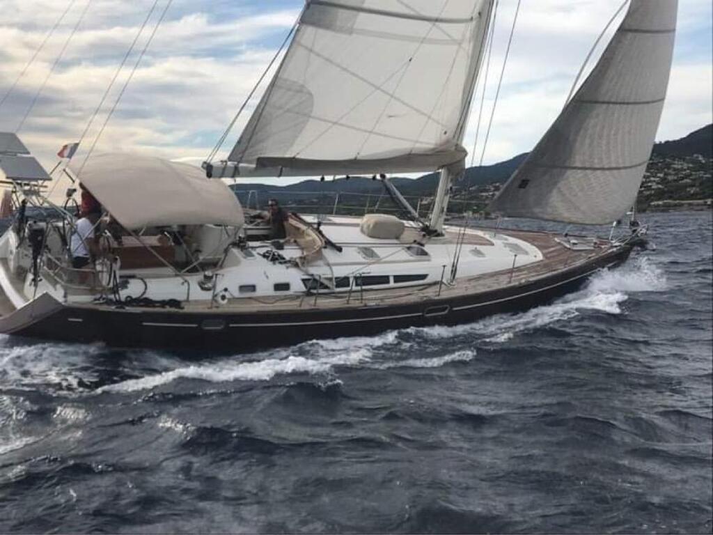 Sailing yacht 