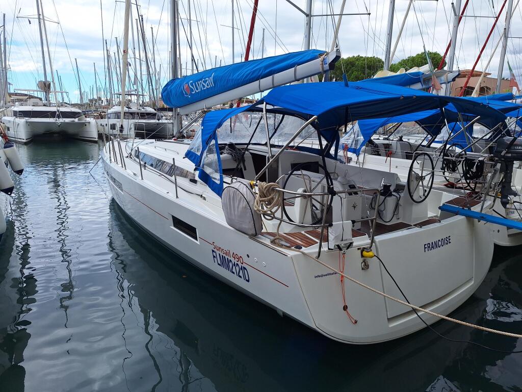 Sailing yacht 