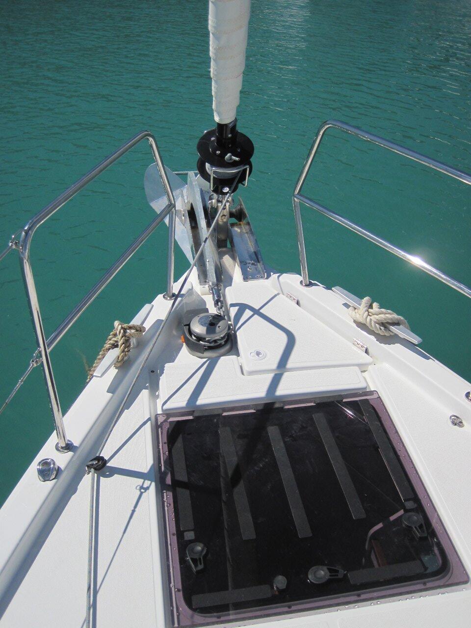 Sailing yacht 