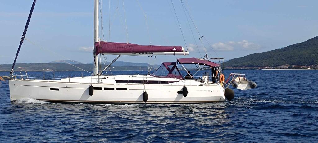 Sailing yacht 