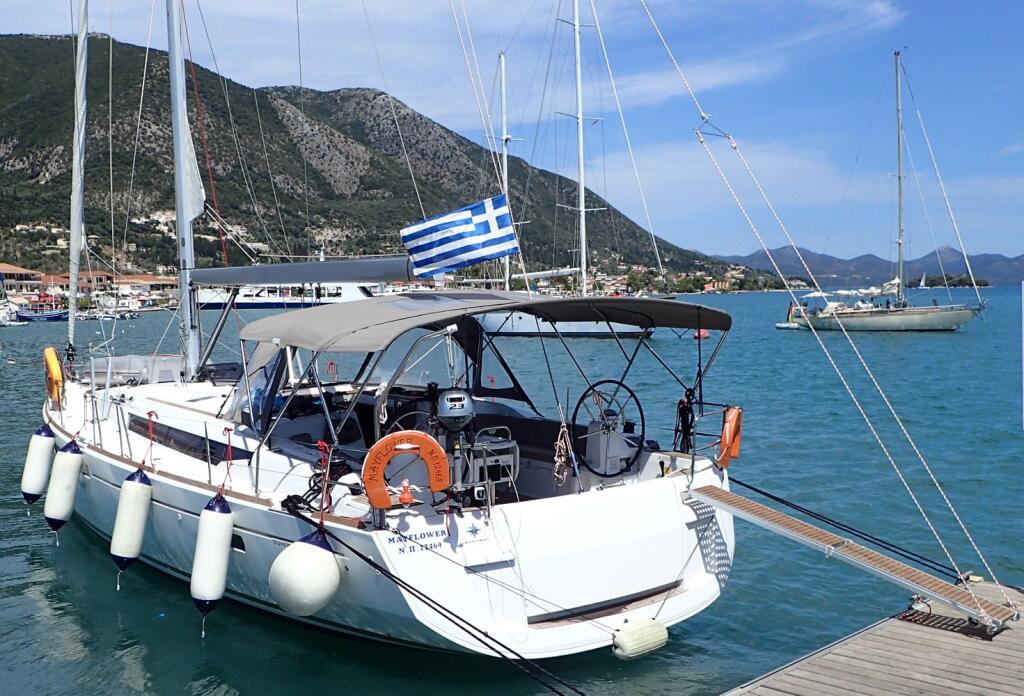 Sailing yacht 