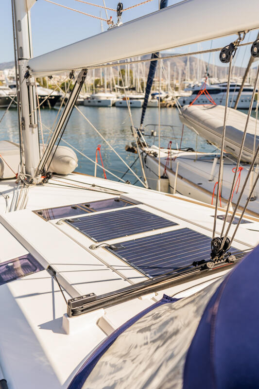 Sailing yacht 