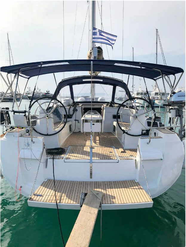 Sailing yacht 