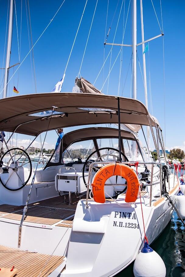 Sailing yacht 