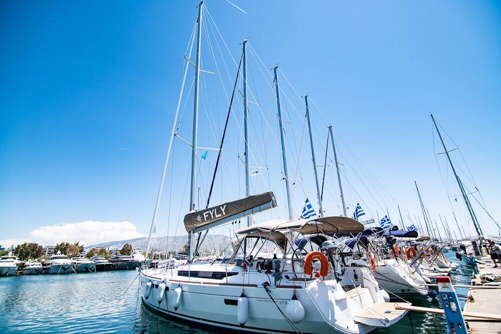 Sailing yacht 