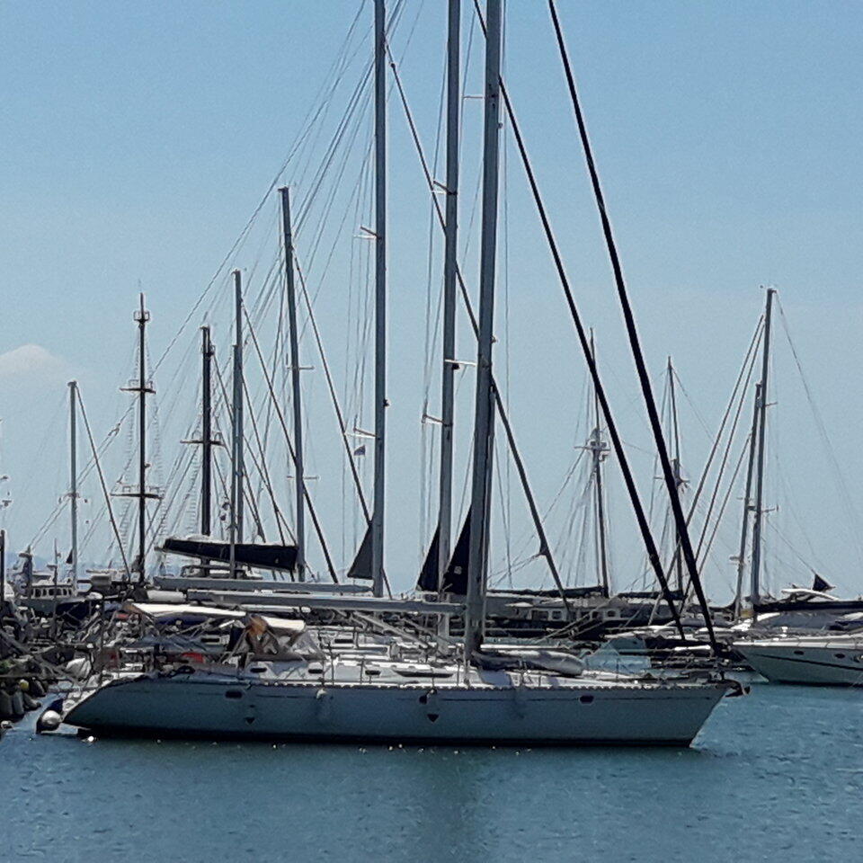 Sailing yacht 