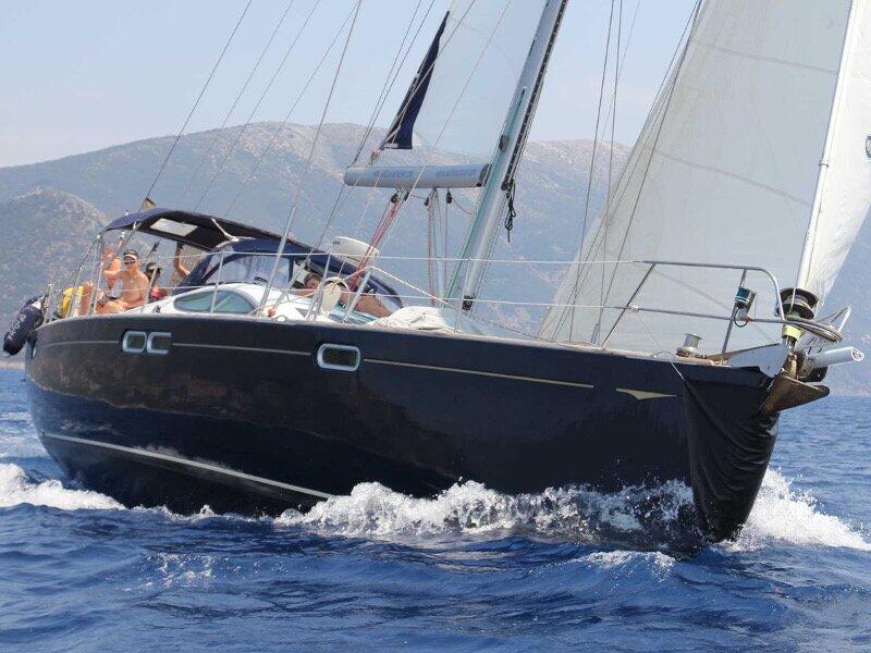 Sailing yacht 