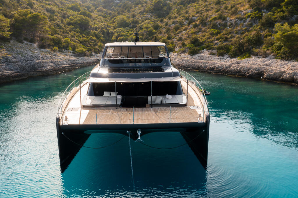 Power catamaran 