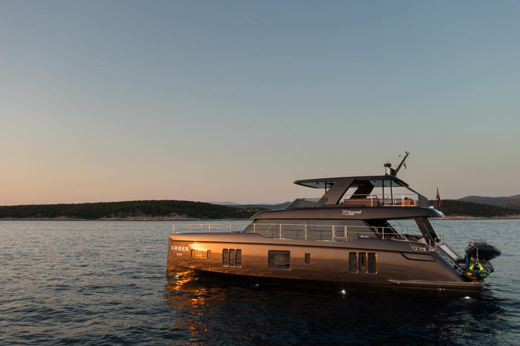 Power catamaran 