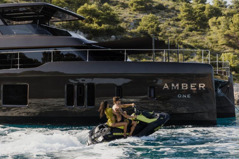 Power catamaran 