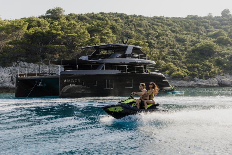 Power catamaran 