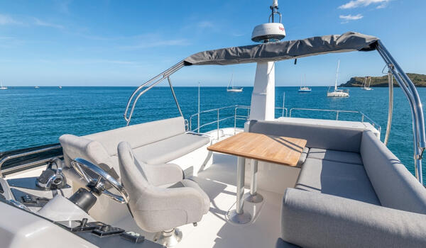 Motor yacht 