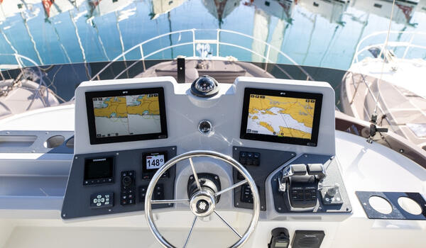 Motor yacht 