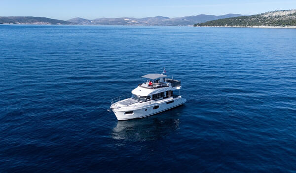 Motor yacht 