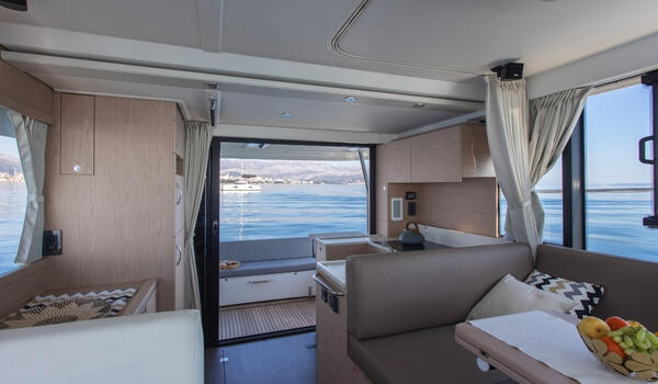 Motor yacht 