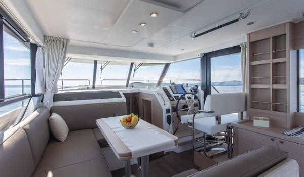 Motor yacht 