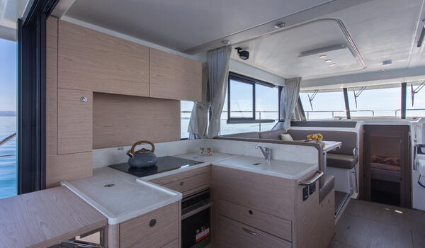 Motor yacht 