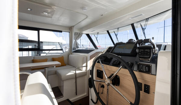 Motor yacht 