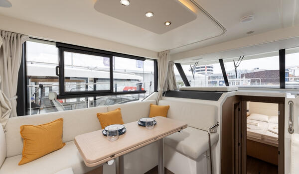 Motor yacht 