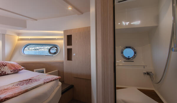 Motor yacht 